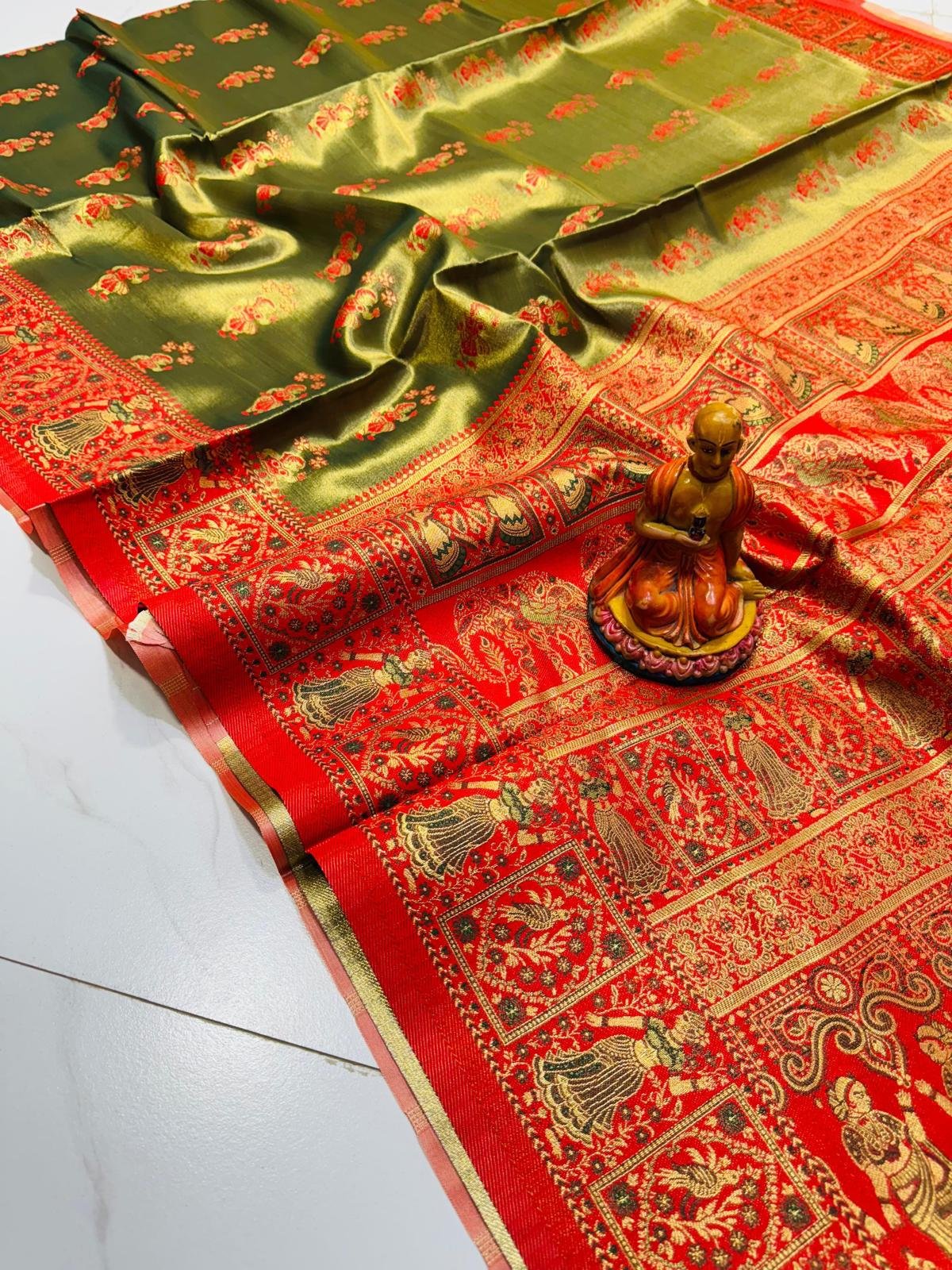 Violet Royal Pallu Saree by Muditaa Fashions